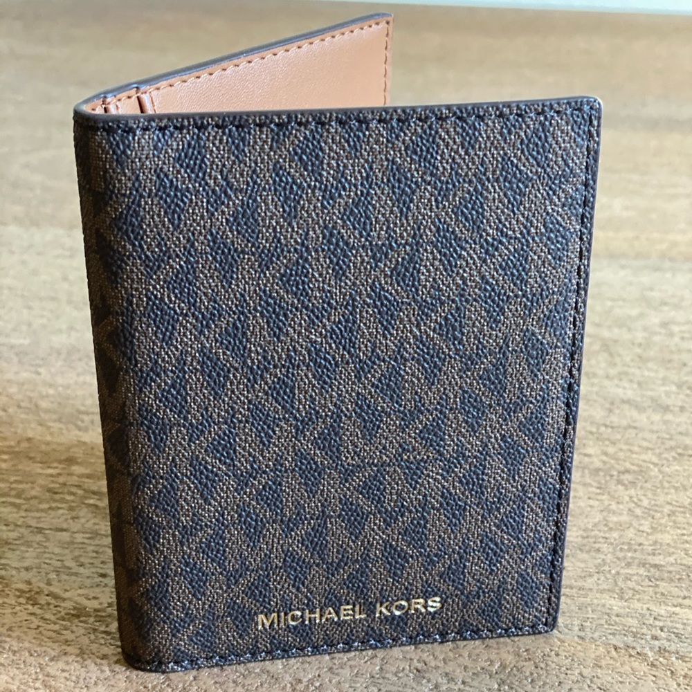 Michael Kors bi-fold wallet NEW